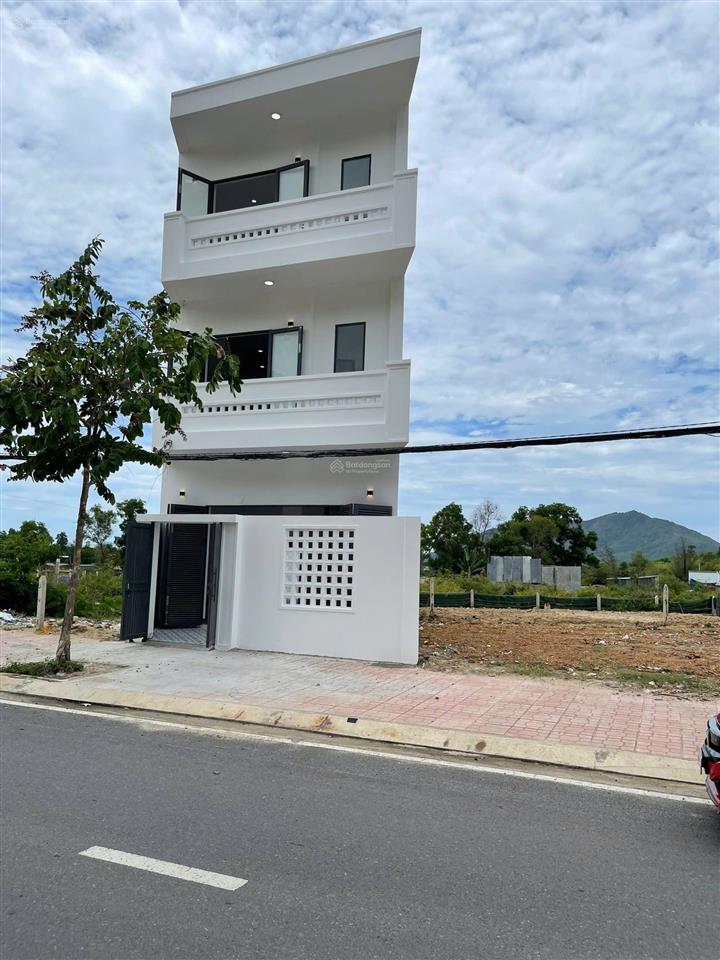 Bán nhà 3 tầng 2 mặt tiền 5m trước sau, mặt đường phong châu, nha trang, khánh hòa.