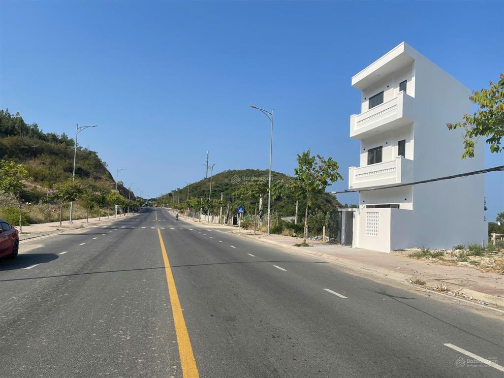 Bán nhà 3 tầng 2 mặt tiền 5m trước sau, mặt đường phong châu, nha trang, khánh hòa.