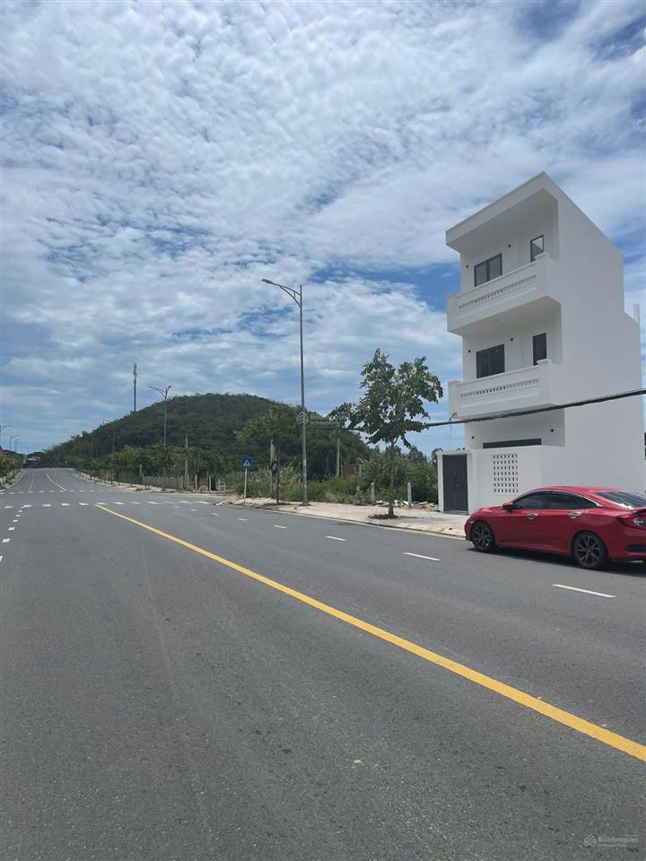 Bán nhà 3 tầng 2 mặt tiền 5m trước sau, mặt đường phong châu, nha trang, khánh hòa.
