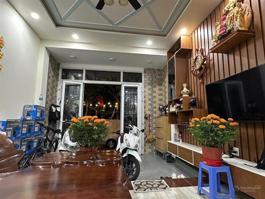 Cần bán gấp nhà 3 tầng, ql13 ngay kdc hồng long, dtsd 140m2 chỉ 7.5 tỷ tl, đường xe hơi 7m
