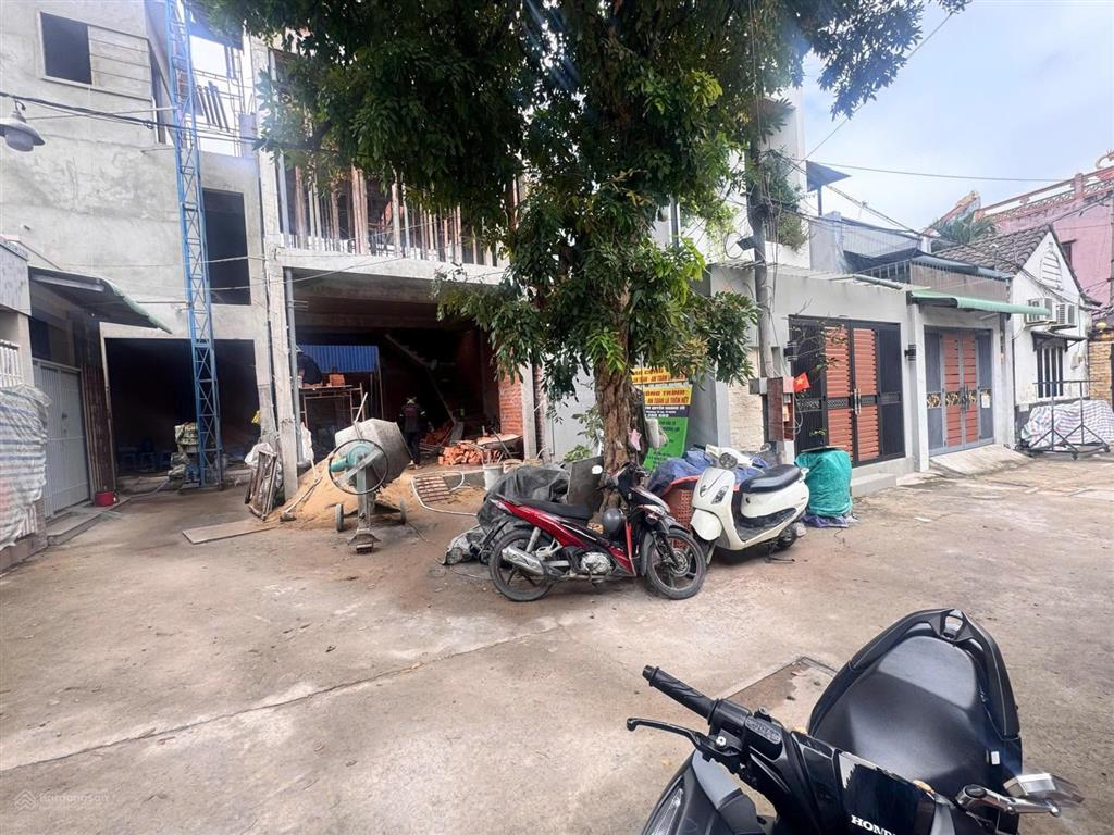 Chủ bán gấp 4.5 tỷ tl 50m2 (4.7x10.65m), hẻm xe hơi, gần đường phạm văn đồng xây dựng tự do