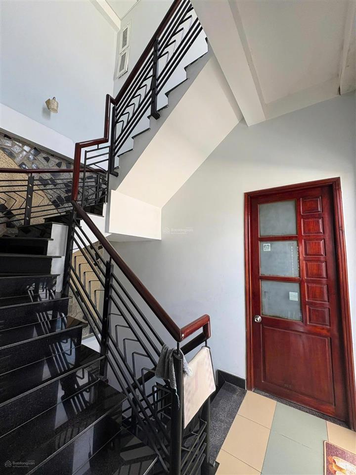 Chủ gấp bán, hạ 5.8 tỷ chốt nhanh nhà 3 tầng hẻm xe hơi tới nhà 61.3m2. 6pn ra metro 5p,trường thọ