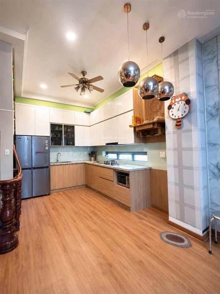 Chủ cần bán gấp nhà 3 tầng+ sân thượng 53m2 6,35 tỷ tl. 3pn, 3wc nội thất cao cấp, đường xe hơi