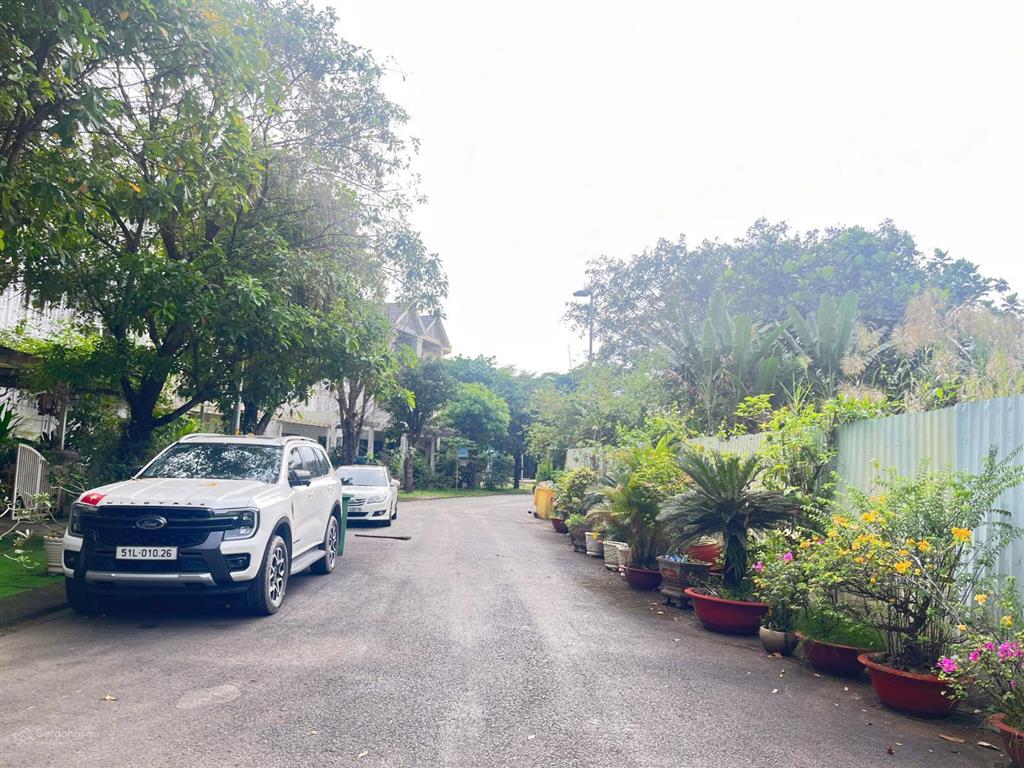 Chính chủ gửi bán gấp căn biệt thự liên kế khu villa hoja khang điền, phước long, tp. hcm.