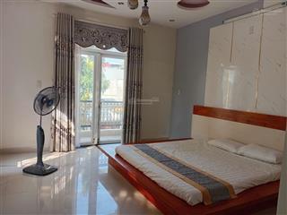 Cho thuê biệt thự 2 mặt tiền gần biển phạm văn đồng
giá 35tr/ tháng
kết cấu 3 tầng 4 p ng