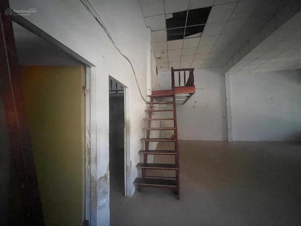 Cho thuê lô góc 2mt an thượng vị trí vip dt đât 210m kèm sang 5trăm mấy triệu
gia 95tr/