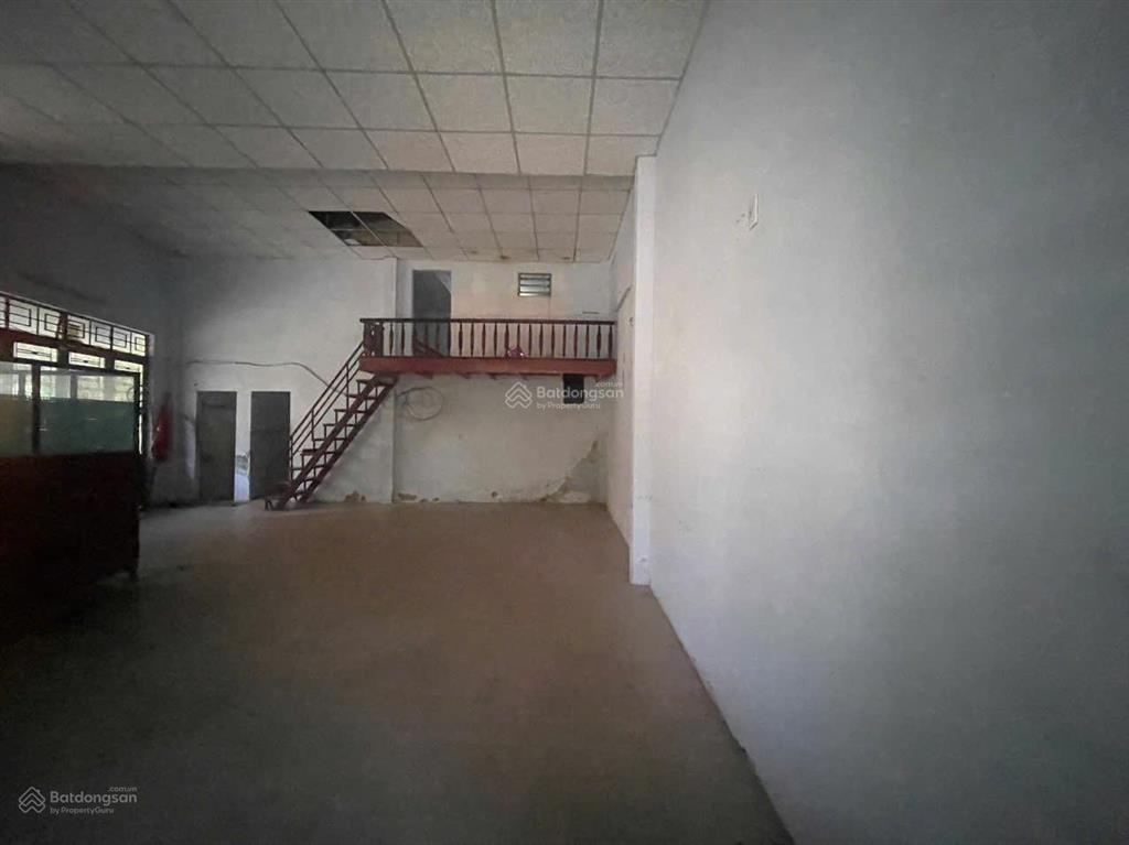Cho thuê lô góc 2mt an thượng vị trí vip dt đât 210m kèm sang 5trăm mấy triệu
gia 95tr/