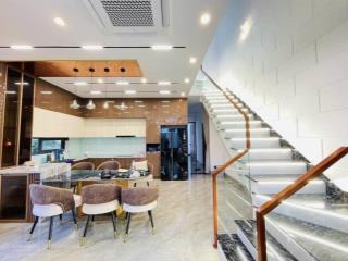Cho thuê căn villa 2mt 3tầng khu view sông mát mẻ , yên tĩnh ! gần lote ! hoà cường ! đà nẵng