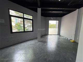Cho thuê mặt bằng tâng 2 lô góc 2mt gần monarchy ! vi tri đông đuc sầm uất diện tích 135m