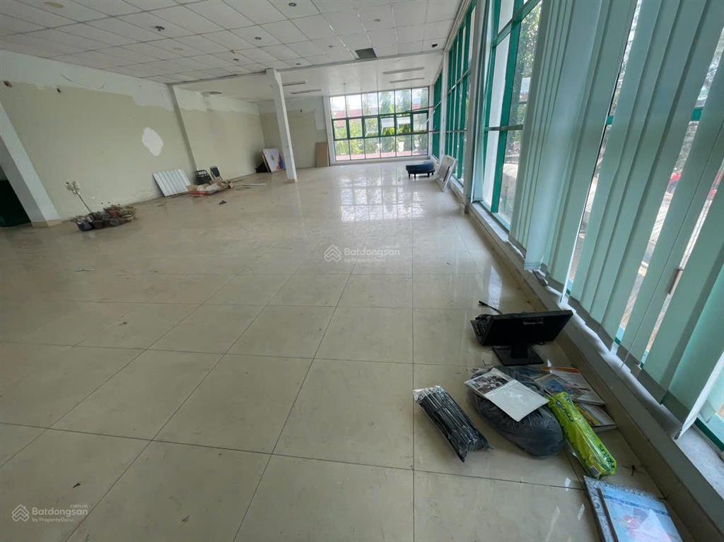 Cho thuê vp an hải bắc, sơn trà ! gần cầu sông hàn
dt 500m 25re/ tháng
co 2 phòng rôn
