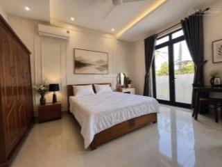 Cho thuê nhà mới 4 tầng đường mân quang  sơn trà dt đất 100m 6 phòng ngủ 8 giường  đ