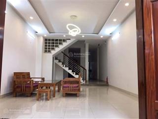 Cho thuê nhà mt lê văn hiến! ngũ hành sơn
dt 120m x 3 tầng
7 phòng 8 toilet
giá 35tr/ nội thất