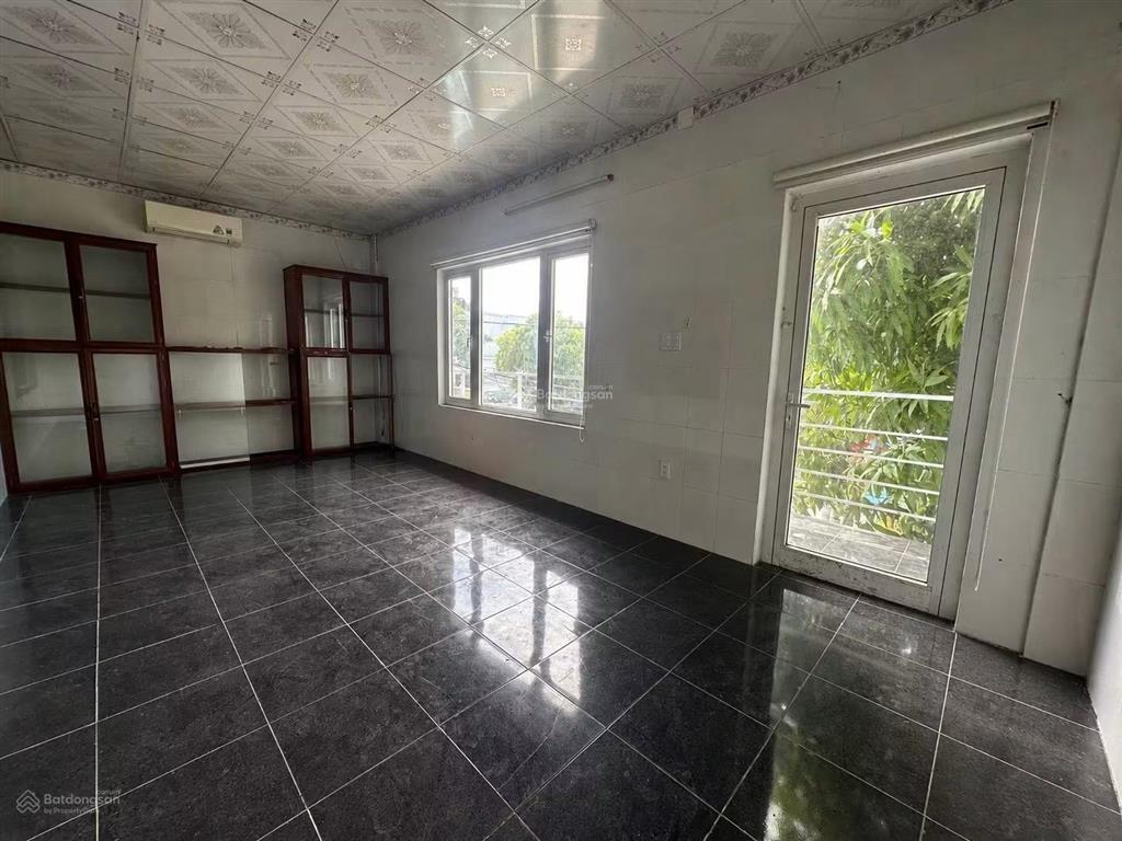 Cho thuê nhà kho / mt ngay bến xe đà nẵng. giá 14tr/ tháng * diện tích đất ngang 7m x 20m