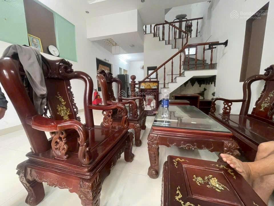 Cho thuê nhà 3 tầng mt khu nguyễn văn thoại đông khách du lịch. 3 tầng 3pn, 3 toilet. dt đất 90m2