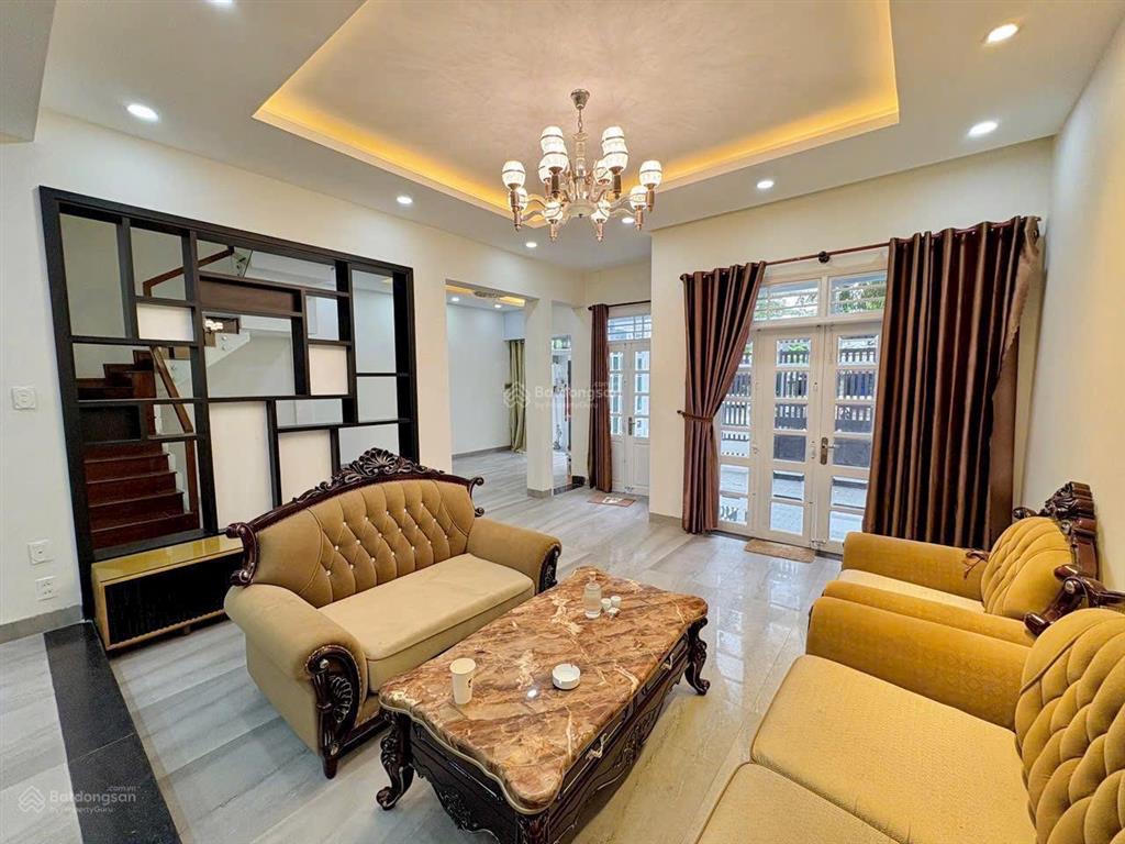 Cho nhà mt ngũ hành sơn sát khu an thượng
dt 110m x 3 tầng
