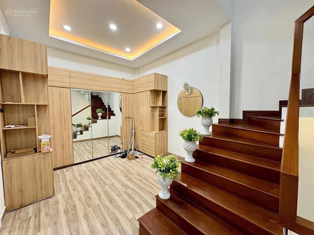 Cho nhà mt ngũ hành sơn sát khu an thượng
dt 110m x 3 tầng
