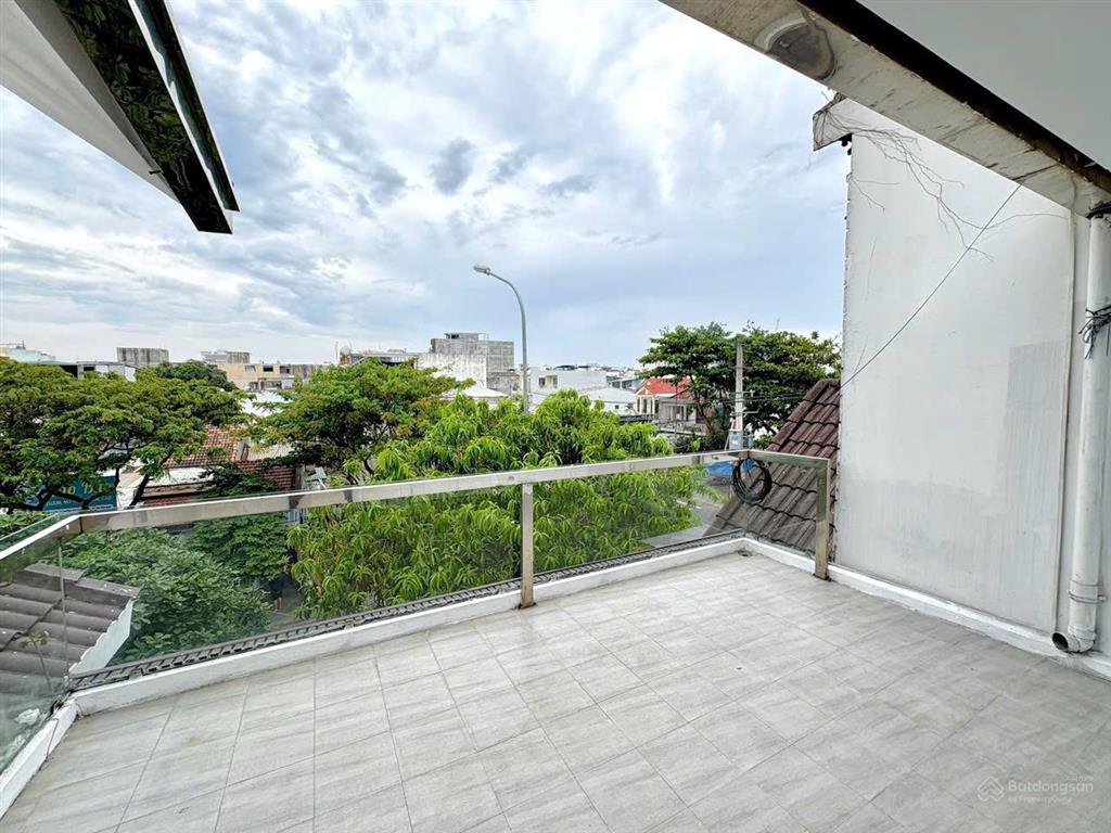 Cho nhà mt ngũ hành sơn sát khu an thượng
dt 110m x 3 tầng