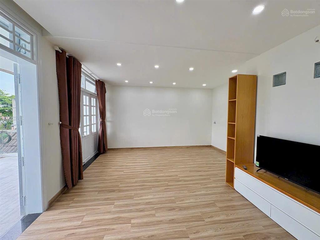 Cho nhà mt ngũ hành sơn sát khu an thượng
dt 110m x 3 tầng