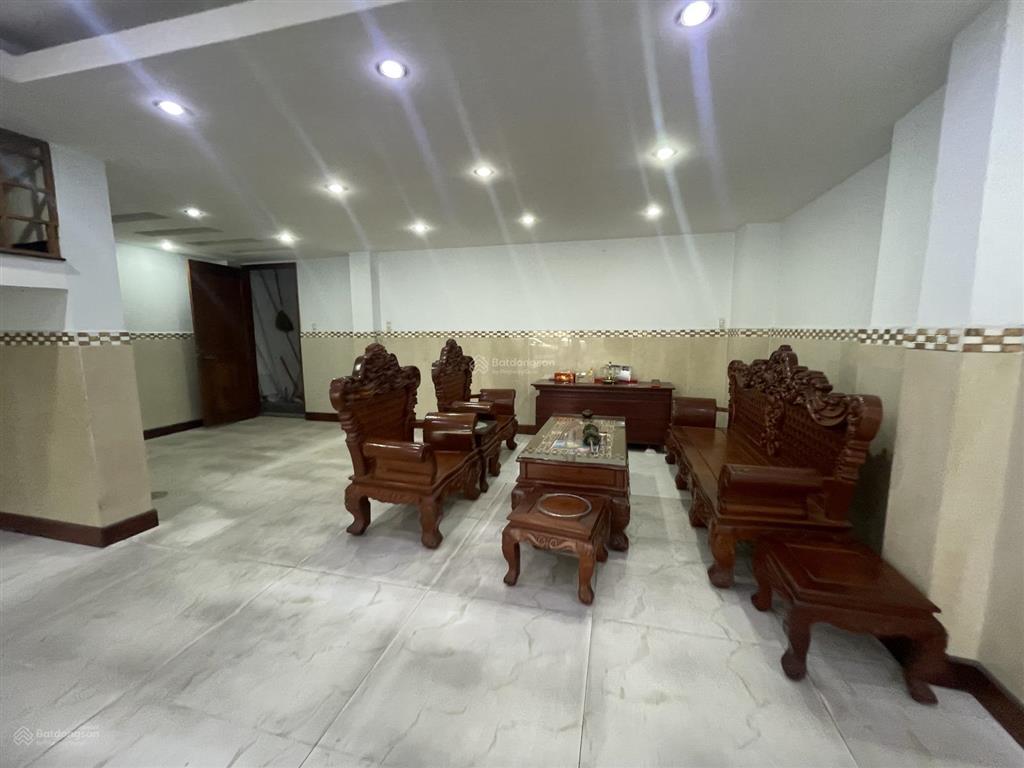 Nc cho thuê nhà 3,5 tầng mt gần đống đa, quận hải châu
dt đất 90m ngang 6m
giá 30tr
tân