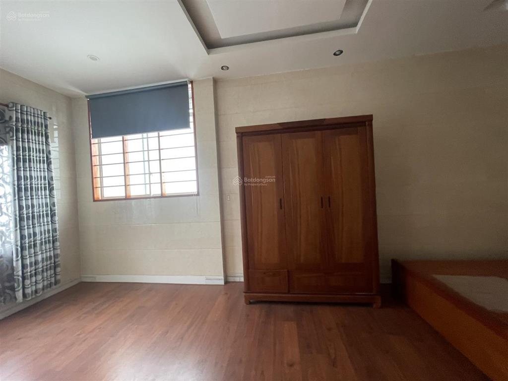 Nc cho thuê nhà 3,5 tầng mt gần đống đa, quận hải châu
dt đất 90m ngang 6m
giá 30tr
tân