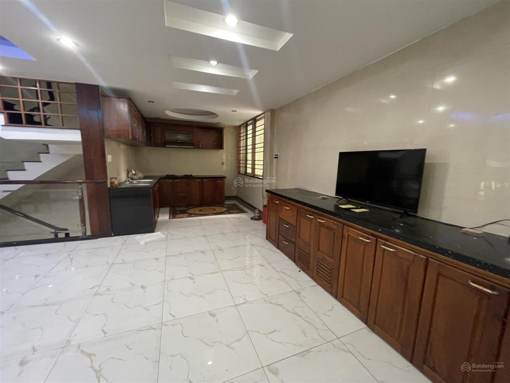 Nc cho thuê nhà 3,5 tầng mt gần đống đa, quận hải châu
dt đất 90m ngang 6m
giá 30tr
tân