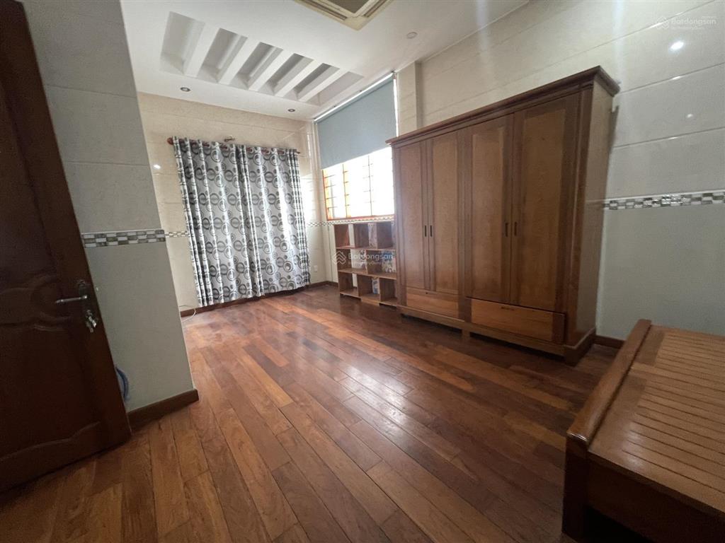 Nc cho thuê nhà 3,5 tầng mt gần đống đa, quận hải châu
dt đất 90m ngang 6m
giá 30tr
tân