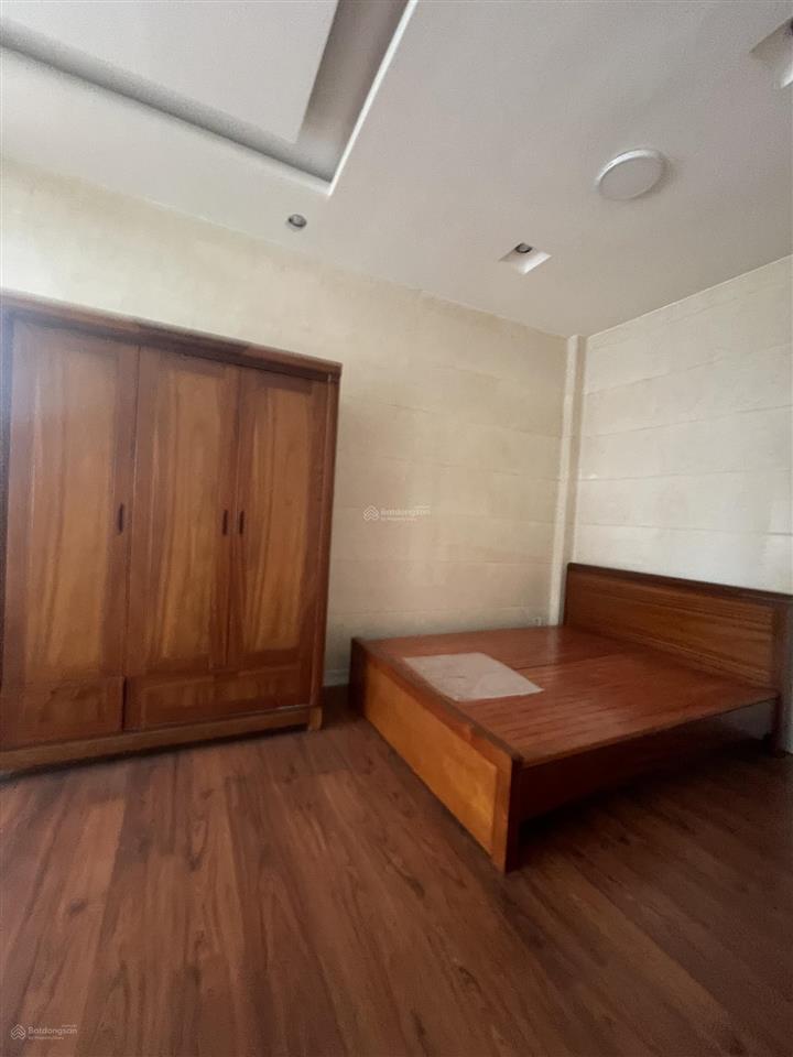 Nc cho thuê nhà 3,5 tầng mt gần đống đa, quận hải châu
dt đất 90m ngang 6m
giá 30tr
tân