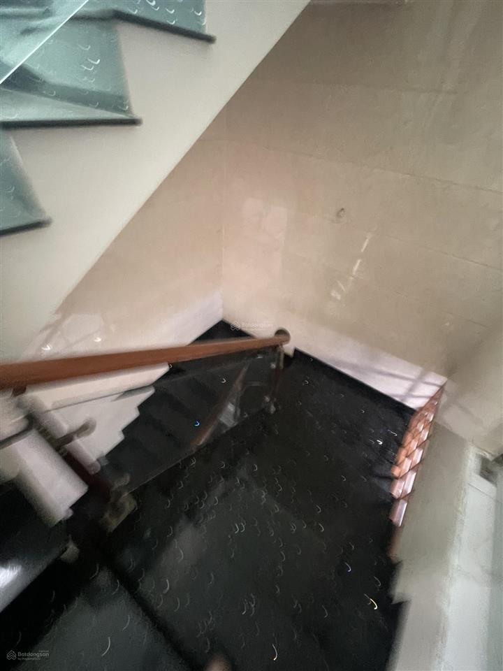 Nc cho thuê nhà 3,5 tầng mt gần đống đa, quận hải châu
dt đất 90m ngang 6m
giá 30tr
tân