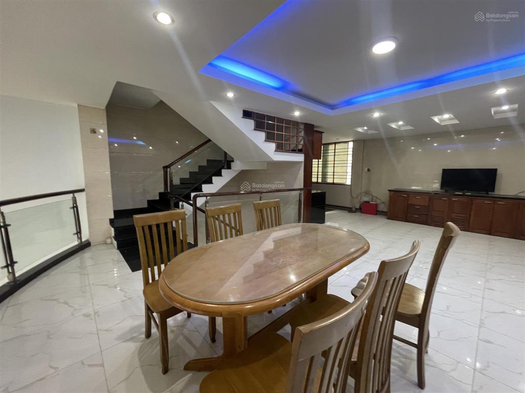 Nc cho thuê nhà 3,5 tầng mt gần đống đa, quận hải châu
dt đất 90m ngang 6m
giá 30tr
tân