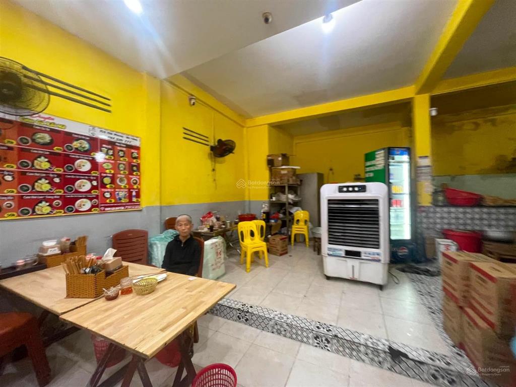 Cho thuê nhà mt 2 tầng trung tâm hải châu ! ngang #6.1m 28 tr/ th
dt 95m x 2 tâng ( ngang 6.