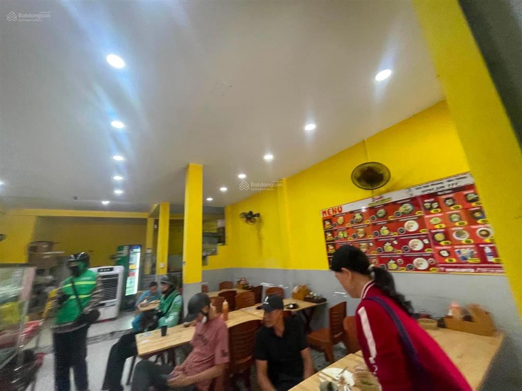 Cho thuê nhà mt 2 tầng trung tâm hải châu ! ngang #6.1m 28 tr/ th
dt 95m x 2 tâng ( ngang 6.