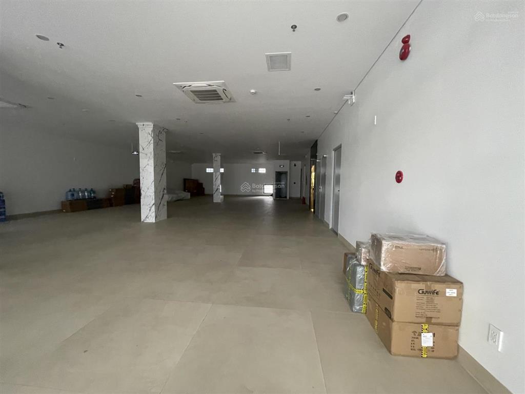 Cho thuê nhà mt phường hoà hải, ngũ hành sơn! bề ngang 6m giá 18tr/ tháng. dt đất 250m2