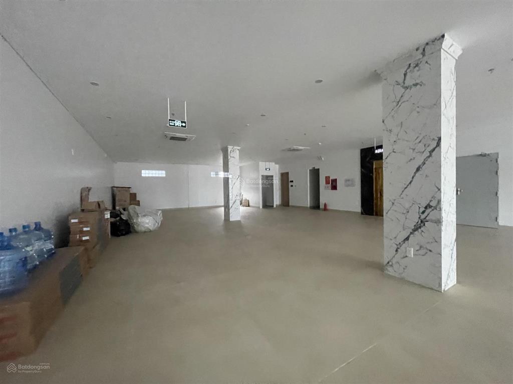 Cho thuê nhà mt phường hoà hải, ngũ hành sơn! bề ngang 6m giá 18tr/ tháng. dt đất 250m2