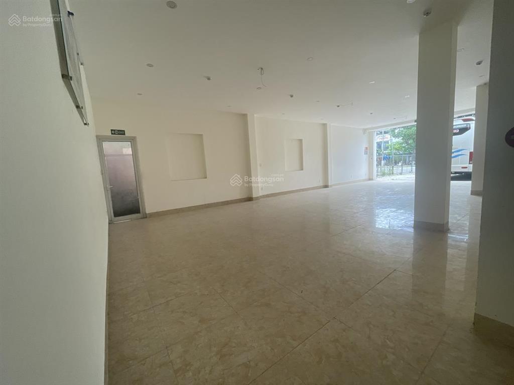 Nc cho thuê nhà 2 tầng mặt tiền đường trần đại nghĩa, quận ngũ hành sơn! ngang 15m. giá 35tr