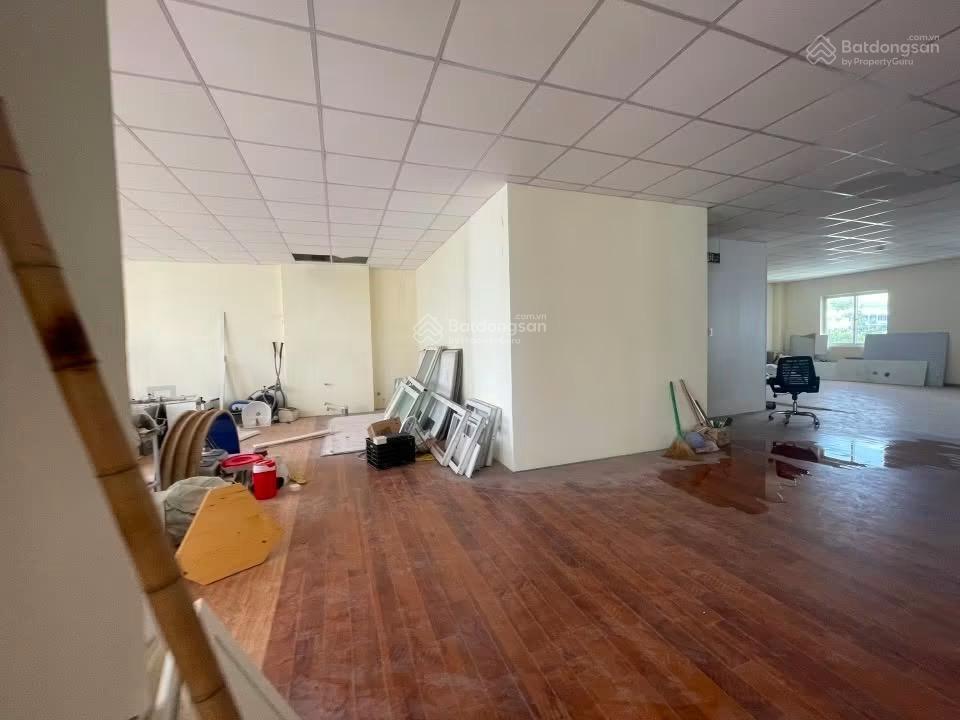 Nccho thuê văn phòng có thang máy gần đường nguyễn sinh sắc
dt 300m2
giá 20tr tháng
vp tr