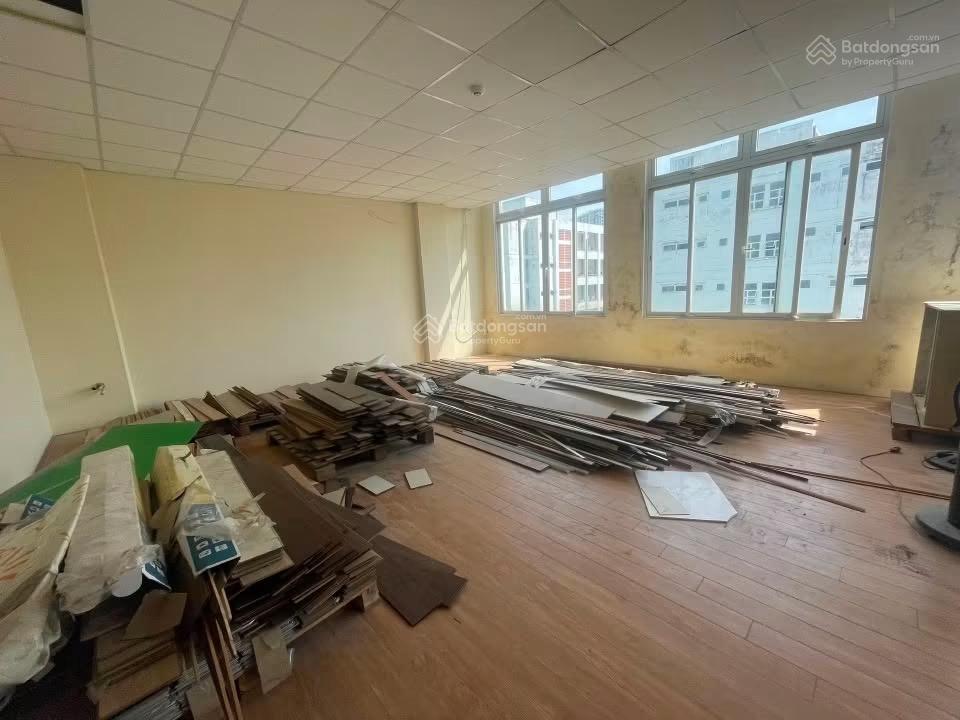 Nccho thuê văn phòng có thang máy gần đường nguyễn sinh sắc
dt 300m2
giá 20tr tháng
vp tr
