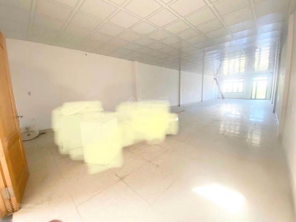 Cho thuê nhà 3,5 tầng mt lê văn hiến, ngũ hành sơn. trần tầng 1 cao 10m. xe tải vào tới nhà được