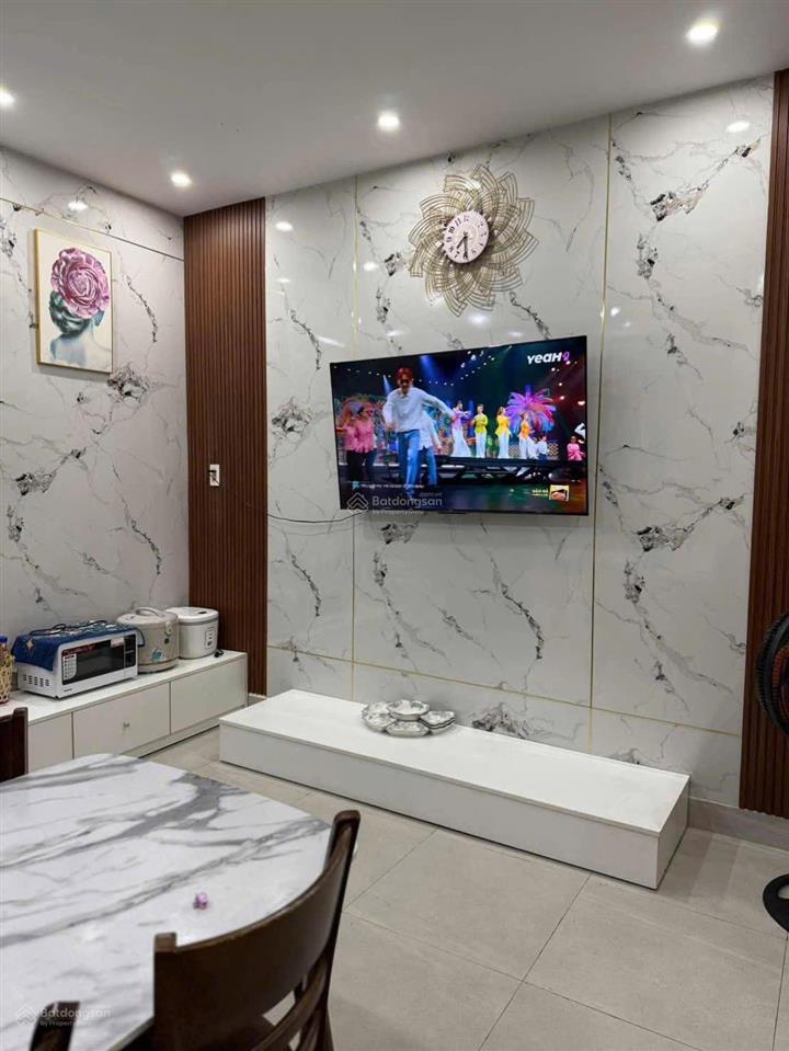 Cho thuê nhà 3 tầng mt đường ngũ hành sơn, gần cầu trần thị lý. dtsd 150m2 3 tầng, 1 tầng trệt