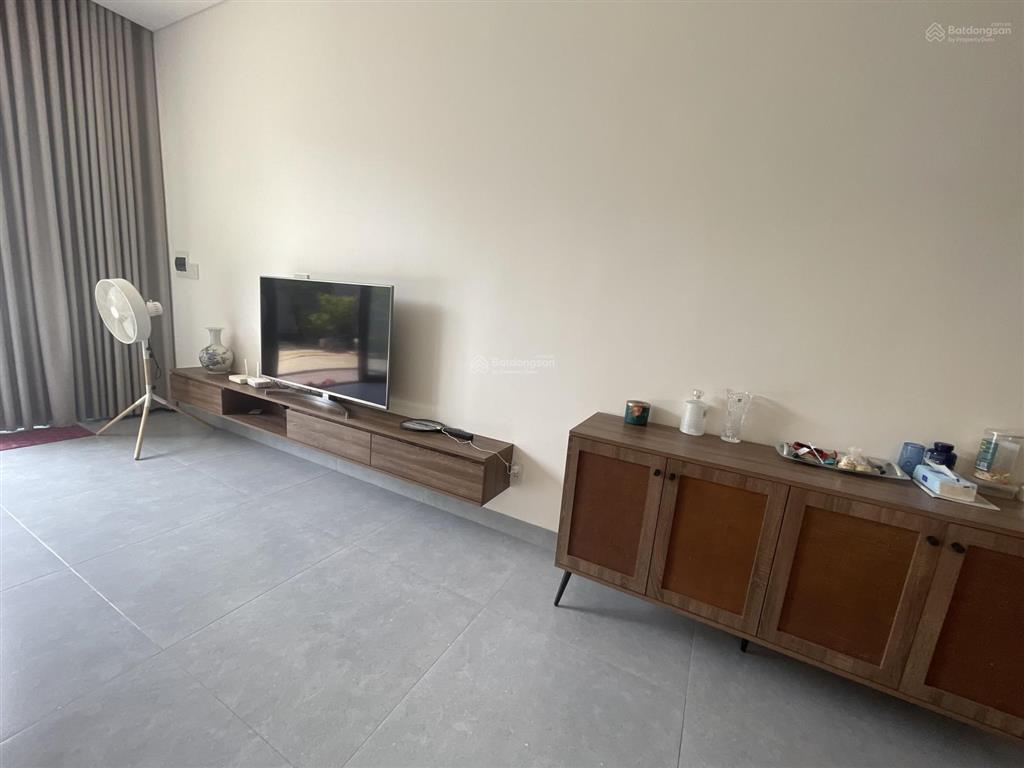 Cho thuê nhà sân vườn mt nại hiên đông, khu biệt thự dân trí cao
dt 200m xây dựng 1