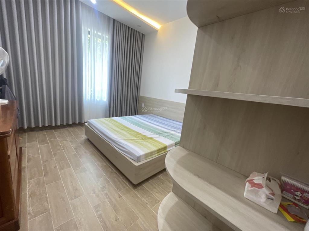 Cho thuê nhà sân vườn mt nại hiên đông, khu biệt thự dân trí cao
dt 200m xây dựng 1
