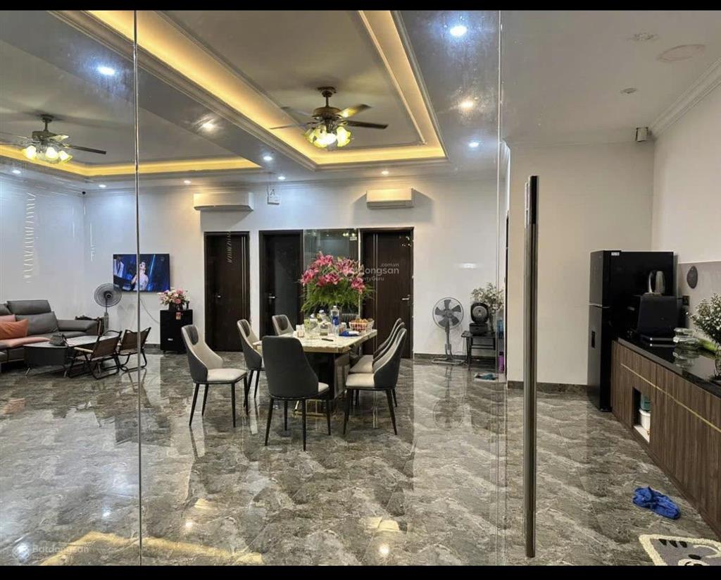 Ncc cho thuê nhà 2 ,5 tầng mt gần biển phạm văn đồng ! 55tr/ tháng
dt 200m ngang #10m x