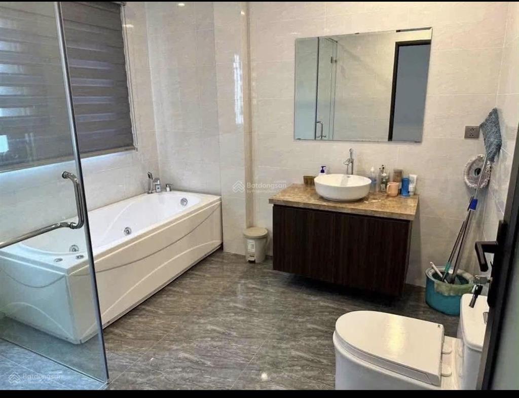 Ncc cho thuê nhà 2 ,5 tầng mt gần biển phạm văn đồng ! 55tr/ tháng
dt 200m ngang #10m x