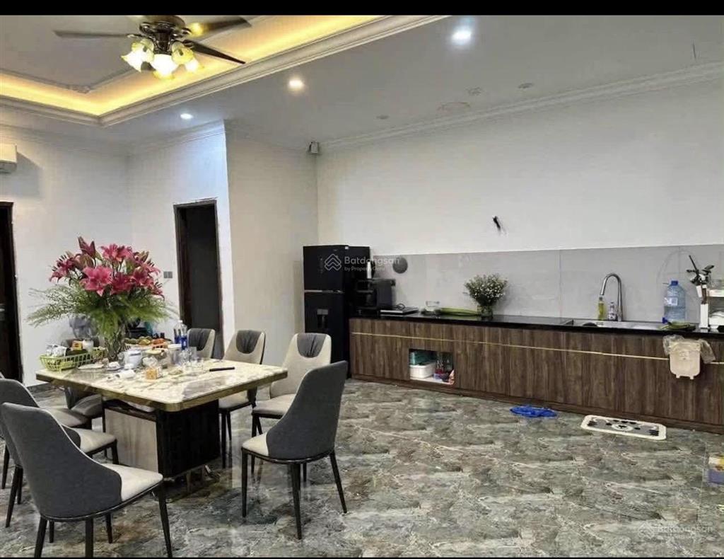 Ncc cho thuê nhà 2 ,5 tầng mt gần biển phạm văn đồng ! 55tr/ tháng
dt 200m ngang #10m x