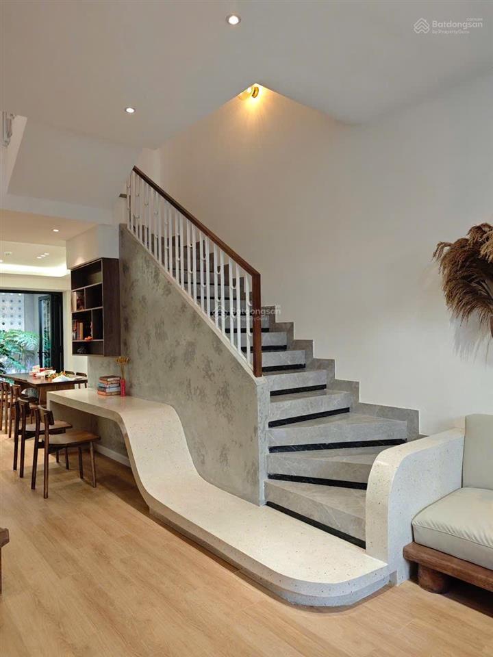 Ncc cho thuê nhà 4 tầng mt khu hòa cường nam! quận hải châu, khu yên tĩnh
dt 70m2 x 4 tầng
gi