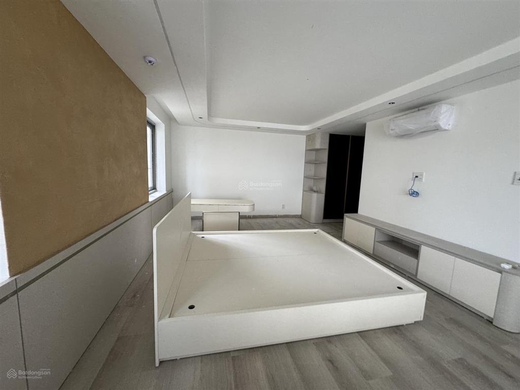 Cho thuê nguyên cụm 3 căn villa mt khu nại hiên đông, sơn trà
các căn lối đi độc lập, riêng biệt