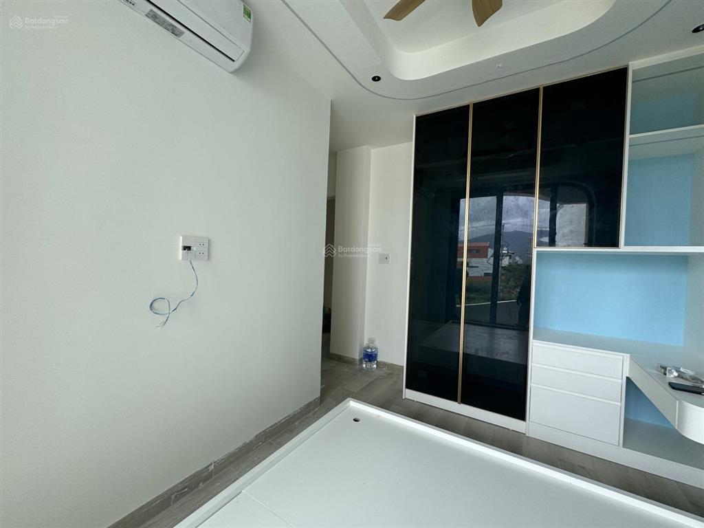 Cho thuê nguyên cụm 3 căn villa mt khu nại hiên đông, sơn trà
các căn lối đi độc lập, riêng biệt