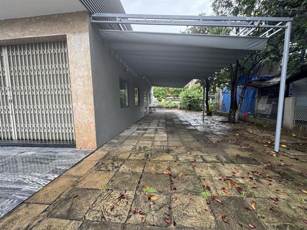 Ncc cho thuê nhà sân rộng rãi phường ngũ hành sơn! dt 350m ngang 8m
có sân rộng rãi
có sẵn