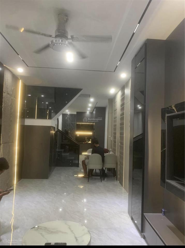 Cho thuê nhà mặt tiền đường 10m5, trung tâm quận thanh khê, nhà gần ngã tư huỳnh ngọc huệ giao hà