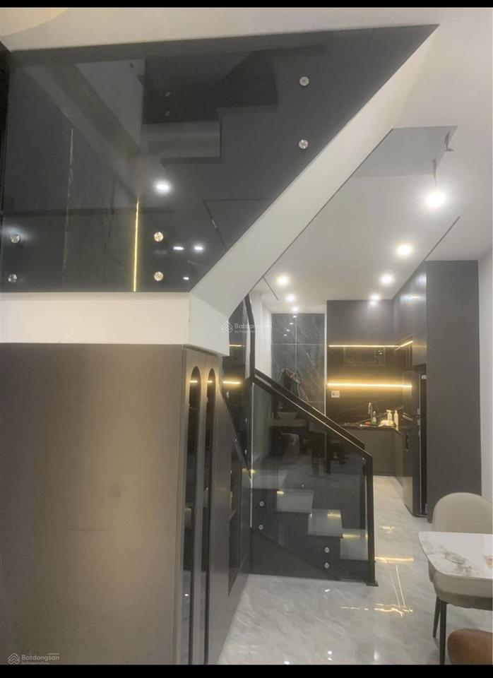Cho thuê nhà mặt tiền đường 10m5, trung tâm quận thanh khê, nhà gần ngã tư huỳnh ngọc huệ giao hà