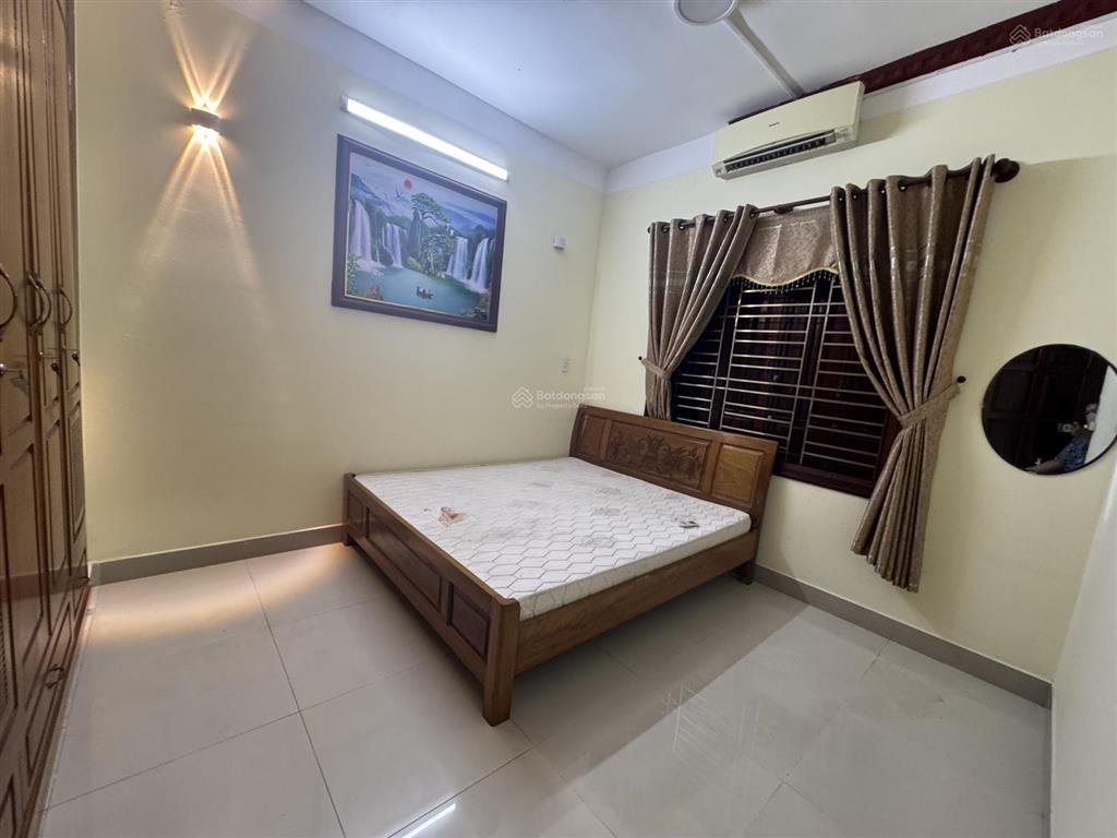 Cho thuê nhà sân rộng rãi khu nại hiên đông, sơn trà. dt 160m2 x2,5 tầng. có gara để xe trong nhà